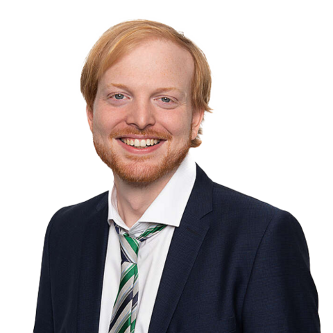 Portrait des HEDGEHOG des Geschäftsführers Benedict Vogel im Anzug