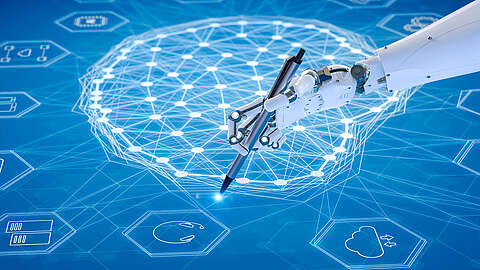 Ein Roboterarm mit einem Stift berührt ein leuchtendes Netzwerk aus miteinander verbundenen Linien und Knoten auf einer digitalen blauen Schnittstelle, umgeben von Technologie- und Datensymbolen.